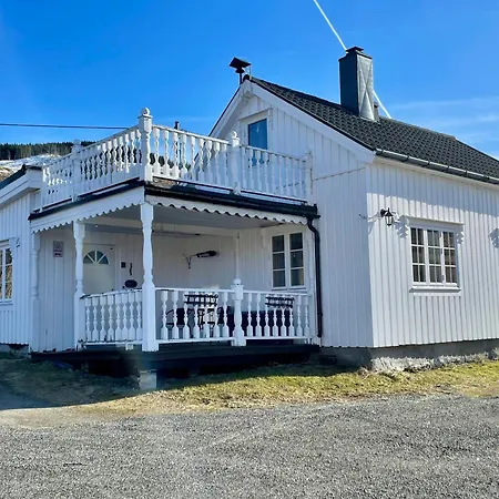 Marvelous Farmhouse With Amazing Fjord And Mountain View In Northern Norway Feriehus